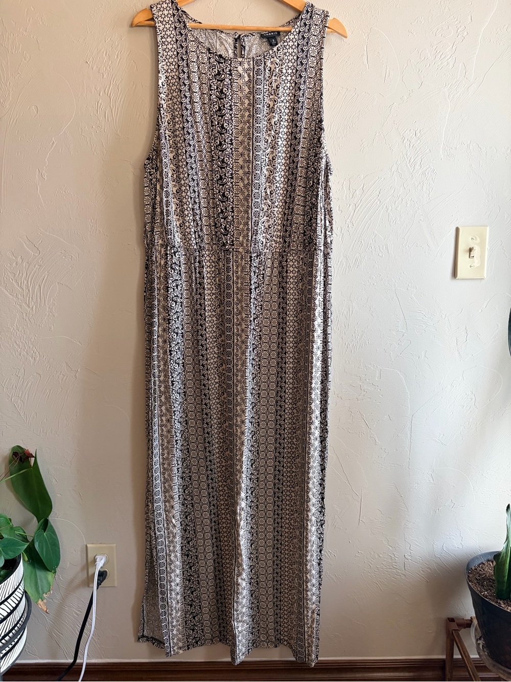 Torrid 2X Black/White Paisley Sleeveless Scoop Neck Knit Dress Side Slit Maxi